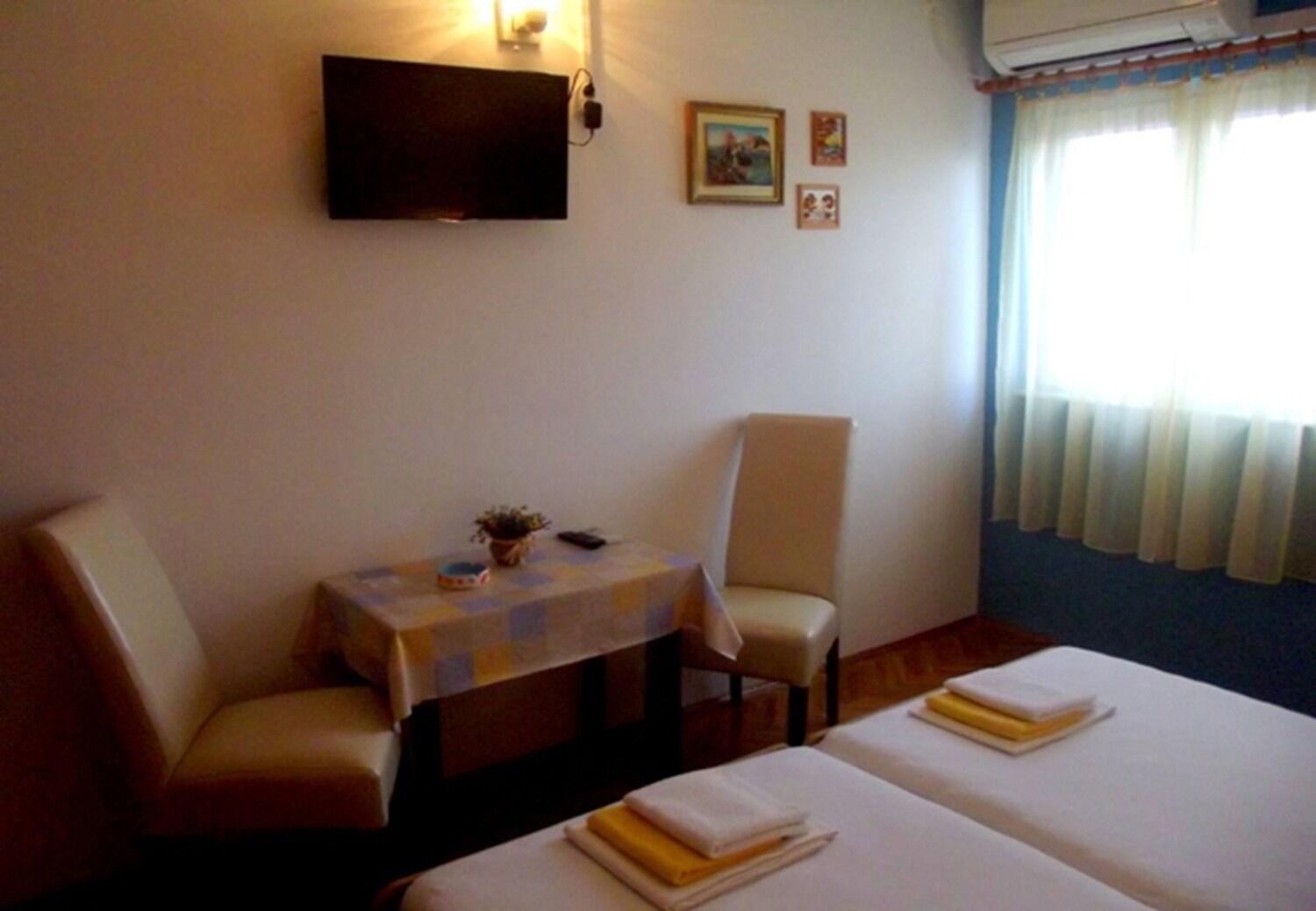 Apartments And Rooms Ognjen - Family Apartments With Free Parking Betina  Zewnętrze zdjęcie
