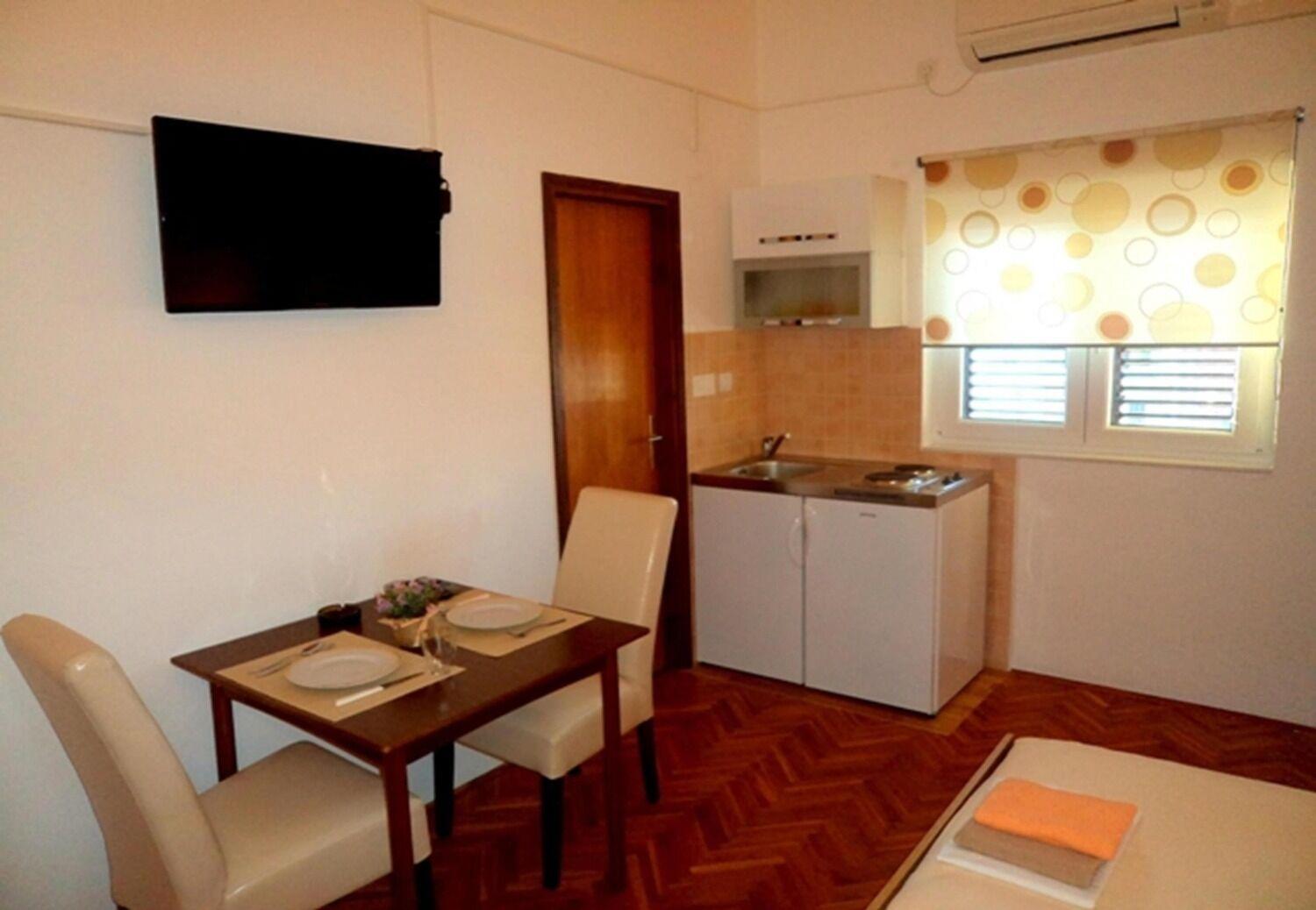 Apartments And Rooms Ognjen - Family Apartments With Free Parking Betina  Zewnętrze zdjęcie