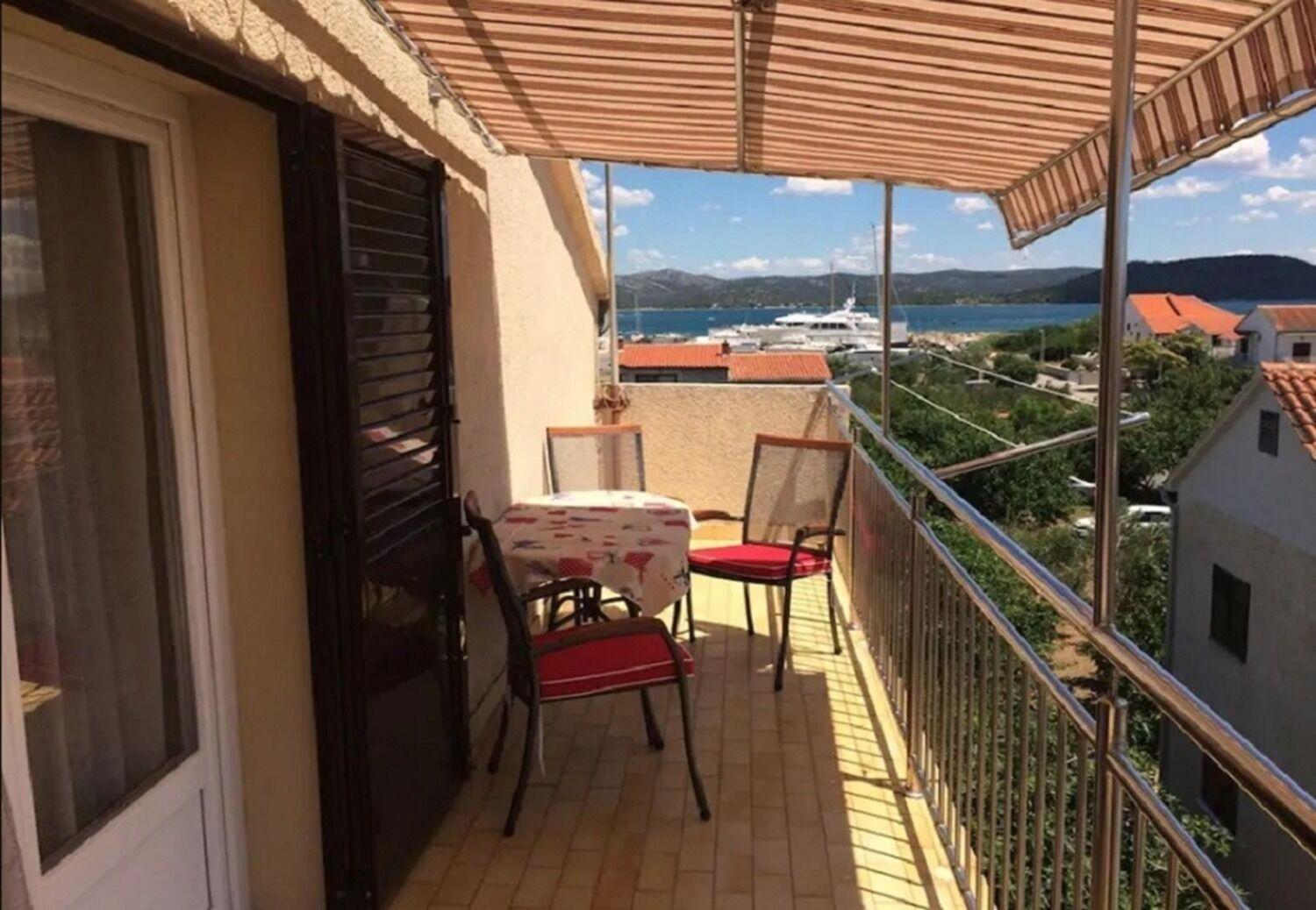 Apartments And Rooms Ognjen - Family Apartments With Free Parking Betina  Zewnętrze zdjęcie