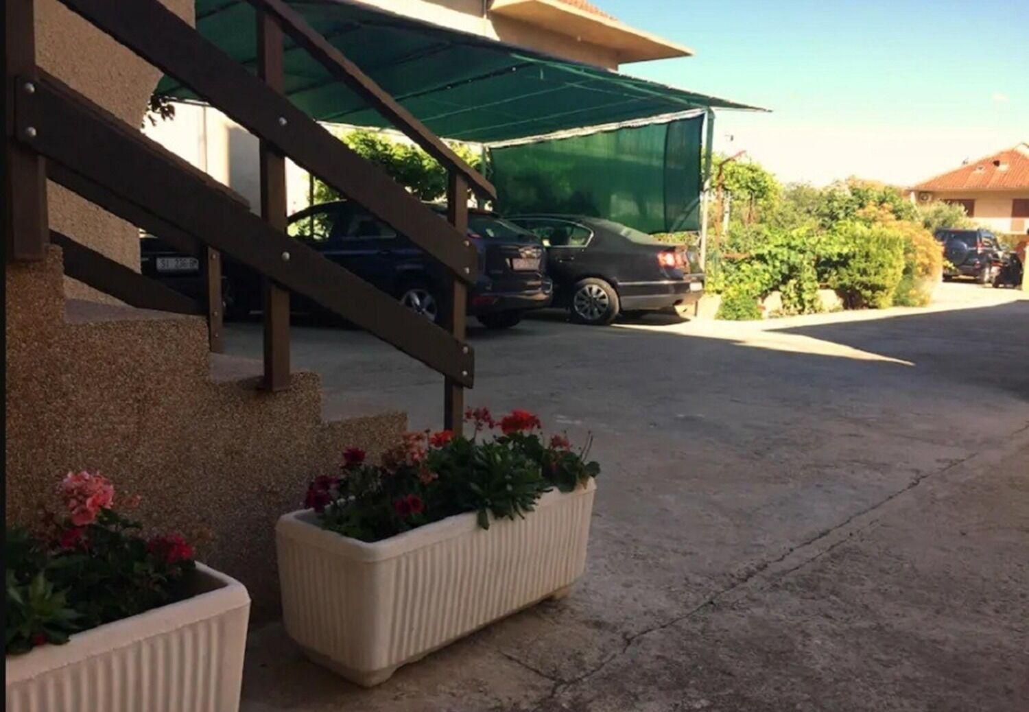 Apartments And Rooms Ognjen - Family Apartments With Free Parking Betina  Zewnętrze zdjęcie